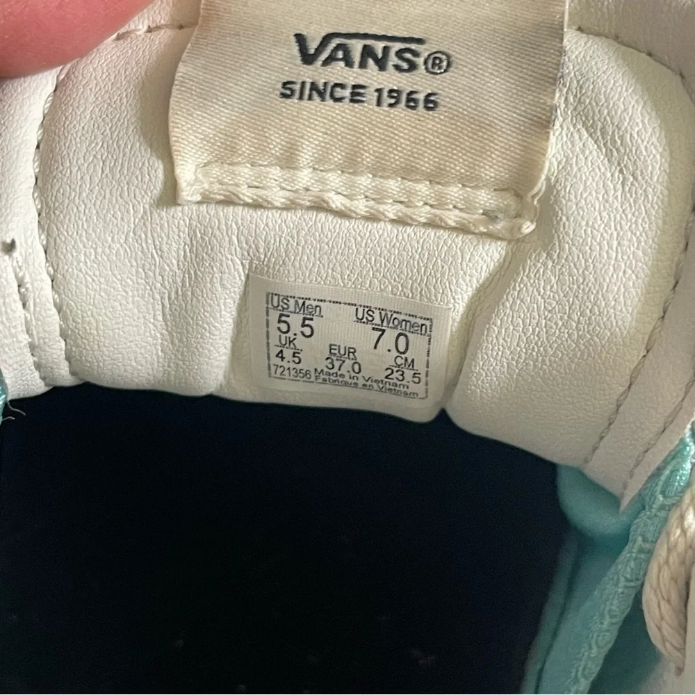 VANS Lace Up Leather Sneakers Women Size 7 Ivory Animal Print Casual Comfy